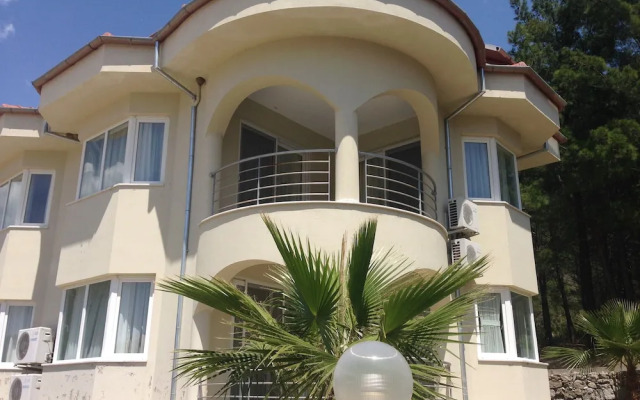 Infinity Lakeside Villa