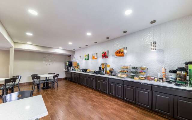 Quality Inn & Suites Canton