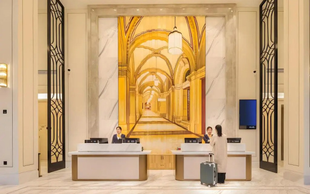 Vienna International Hotel (Luyi Passenger West Station)