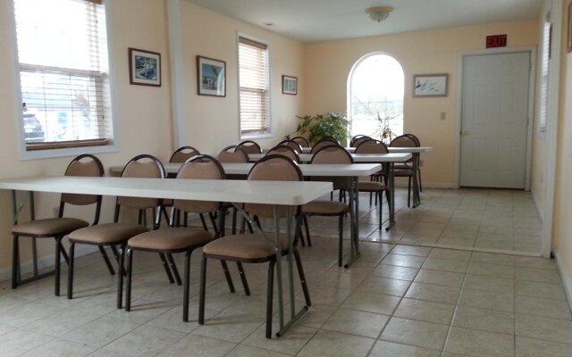 Lowes Wharf Marina Inn