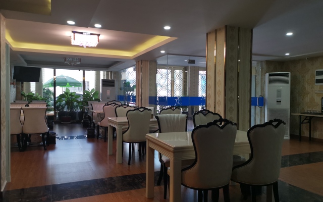 Lucky 8 Hotel