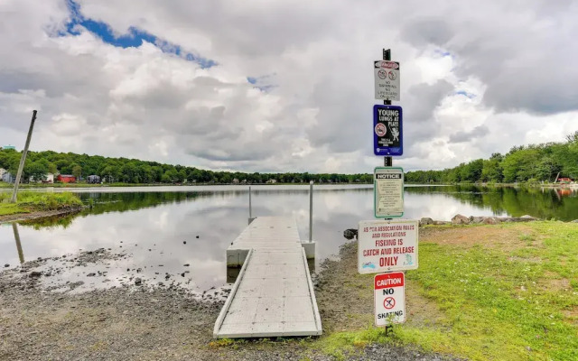 Lake & Pool Access: Poconos Retreat in Tobyhanna!