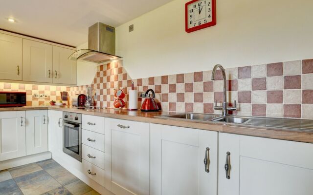Lovely Apartment in Converted, Stone Barn Located in Tiverton