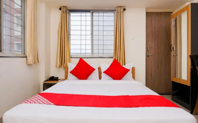 OYO Flagship 22520 Lakeview Lohegaon