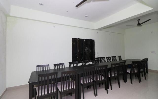 OYO Flagship 77427 Yug Residency