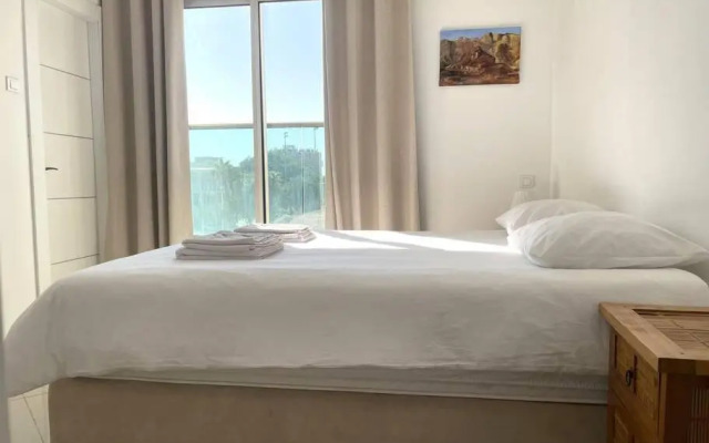 Sunny 3BR Apartment Golf Residence