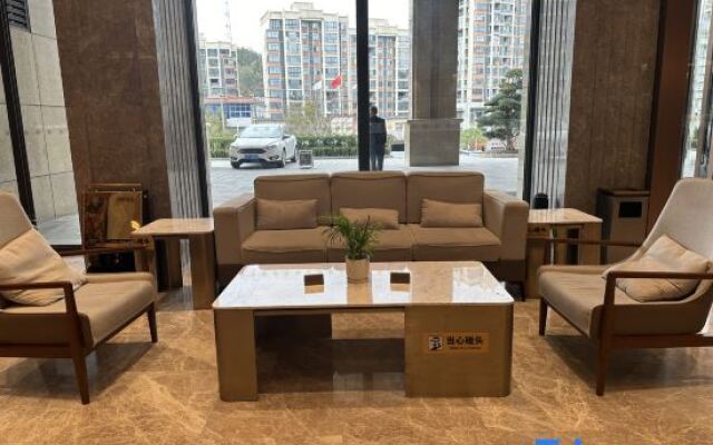 Ying Shan Hong Jinling Grand Hotel