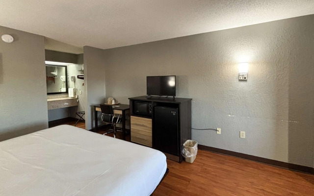 Motel 6 Prattville, AL
