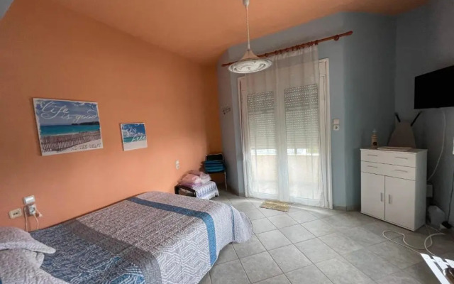 Seaside apartment with private garden