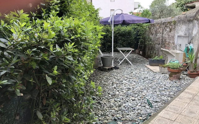 Apartment With Garden