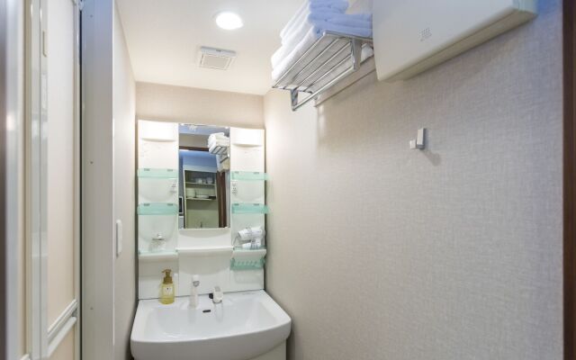 Rinn Sanjo Ohashi East