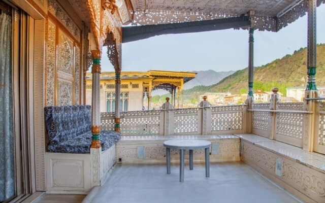 GuestHouser 1 BR Houseboat 126f