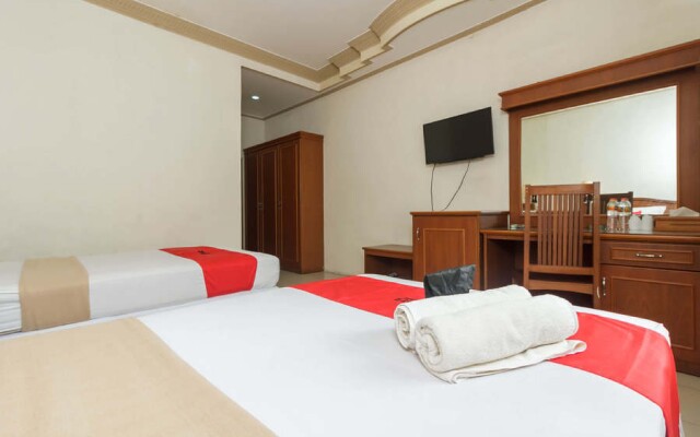 Reddoorz Plus Near Taman Siring