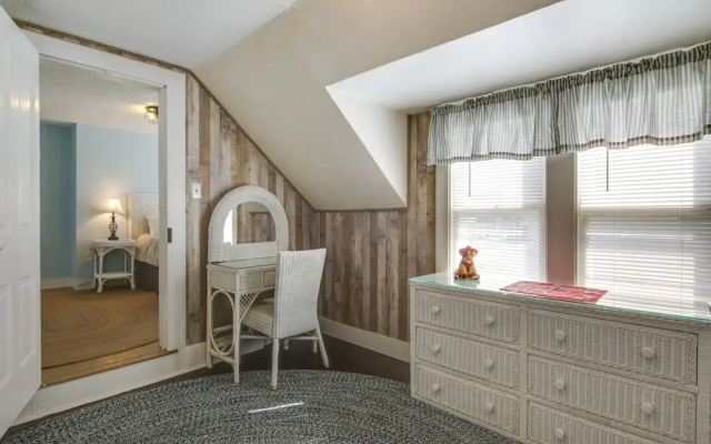 Chincoteague Home w/ Pool - Walkable Location!