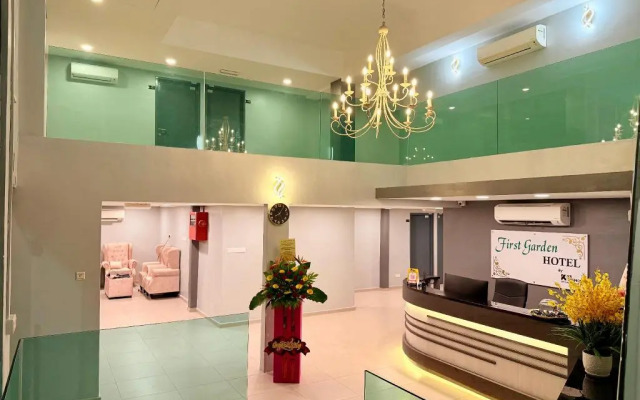 OYO 44043 First Garden Hotel