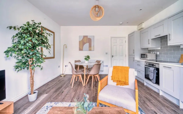 Stunning 2 Bed by the City Centre & Bute Park