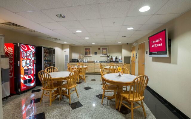 Red Roof Inn & Suites Philadelphia - Bellmawr