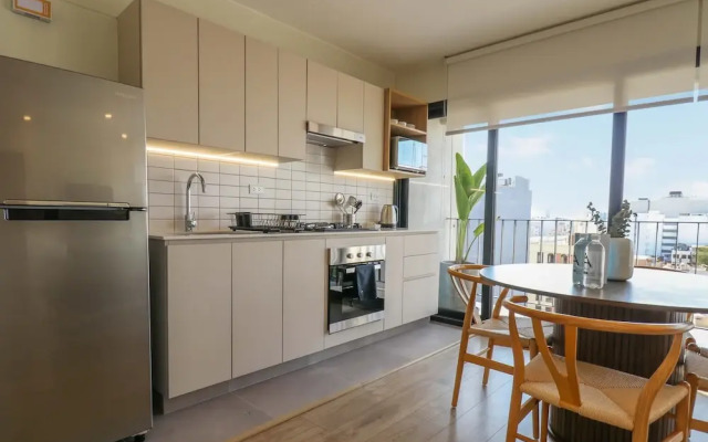 Awesome 2BR With Balcony in Miraflores