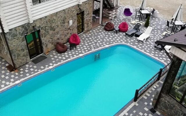Whiteberry Hotel