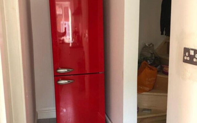 Immaculate 2-bed House in High Wycombe Hp14