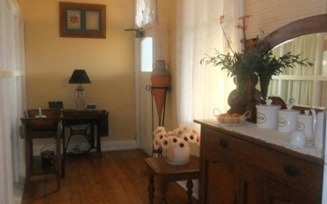 Gum Paddock Country Cottage – Guest Rooms – Broken Hill