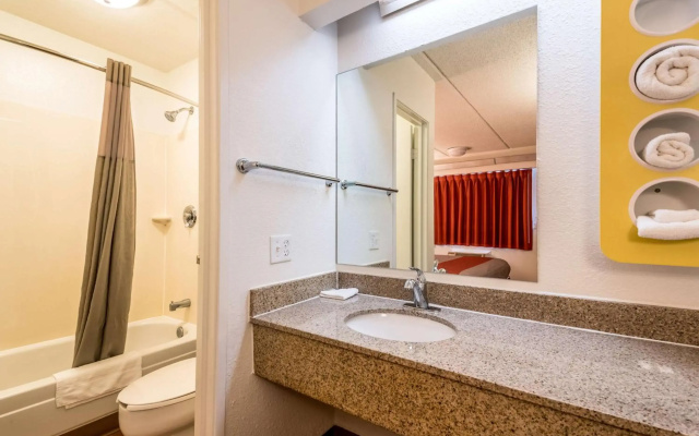 Motel 6 Birmingham, AL