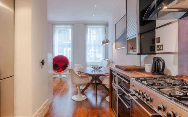 The Red Room Apartment - Fitzrovia - by Frankie Says