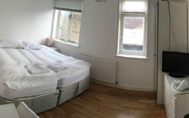 Kew Studios and Rooms