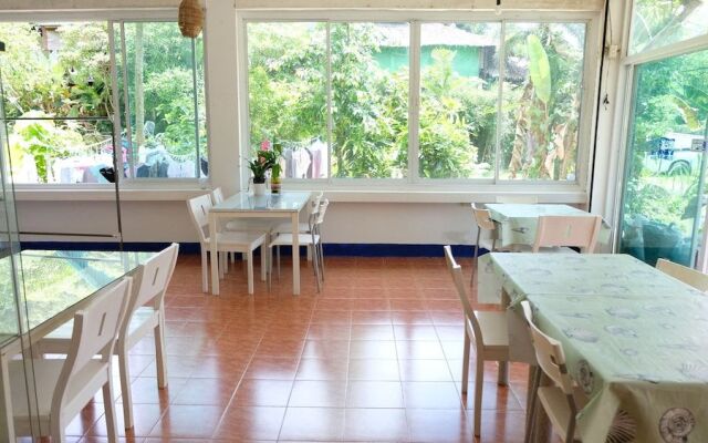 Khaolak Seafan Bed & Breakfast