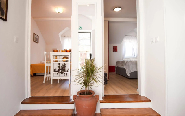 Mediterranean terrace apartment with Bikes & SUP