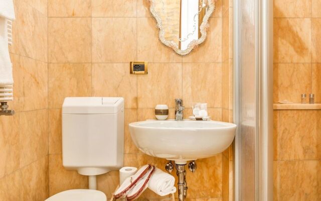 Luxury Venetian Rooms