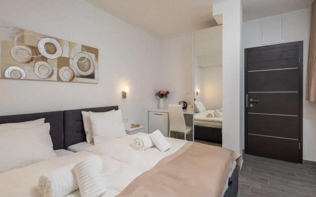 Luxury Studios & Room Five