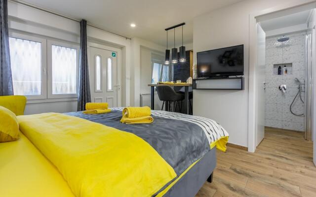 Colorful - Modern Apartments - SA1 Zuti