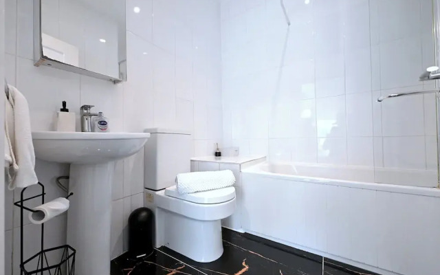 Close to Tube - Free Parking - Pet Friendly