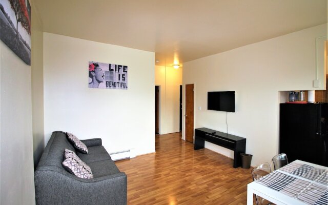Modern Apartment minutes to NYC