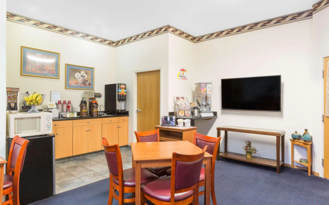 Super 8 By Wyndham Willits