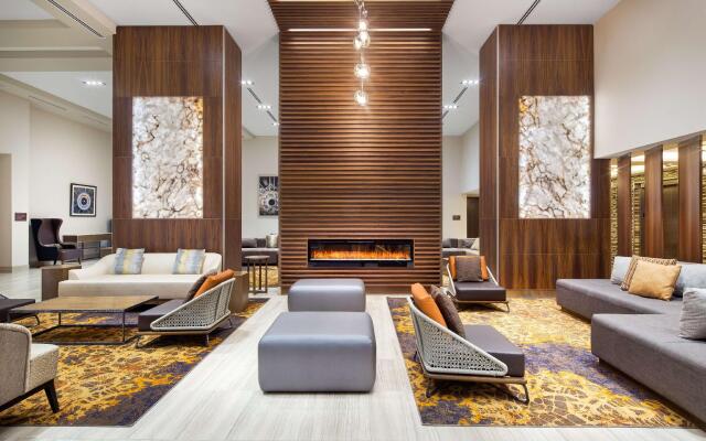 DoubleTree by Hilton Toronto Airport