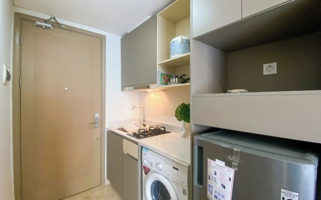 Good And Modern Look Studio At Gold Coast Apartment