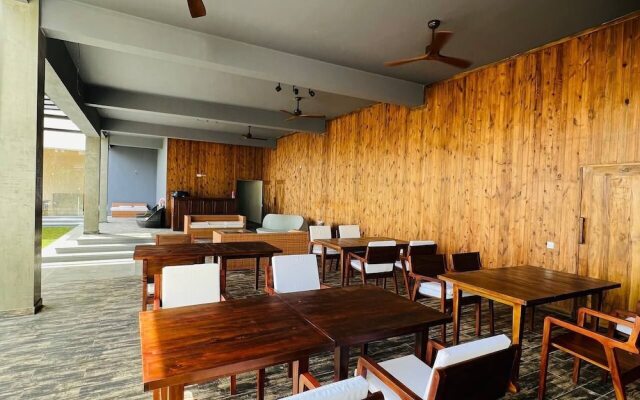 Mazarine Surf Suites