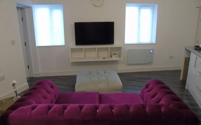 Inviting 1-bed Ground Floor Apartment in Bolton