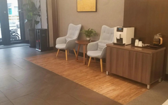 Elegance Life Hotel (Shanghai Jiangsu Road Metro Station)