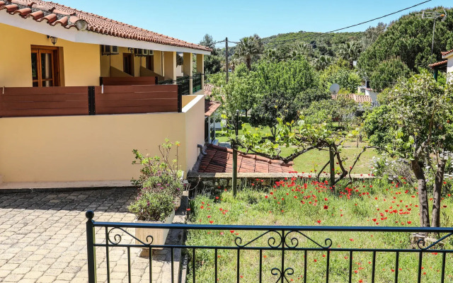 Sunset Studios & Apartments