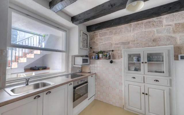 Hanna Cozy Old Stone House