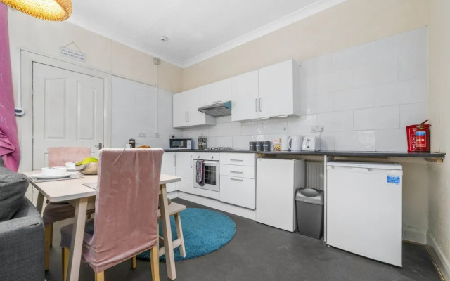 One Bedroom Apartment by Klass Living Serviced Accommodation Bellshill - Elmbank Street Apartment with WIFI  and Parking