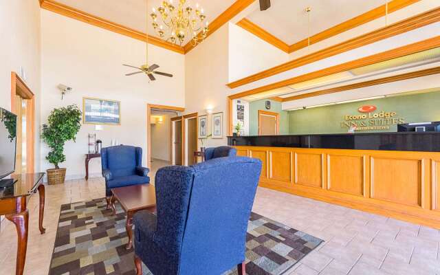 Econo Lodge Inn & Suites