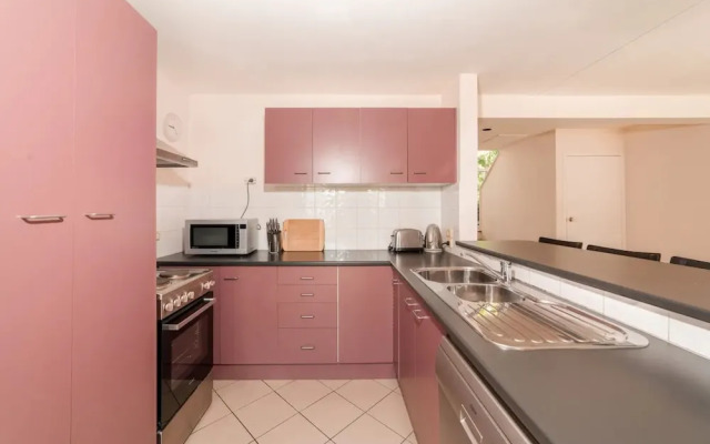 Breezy 4 Bedroom Queenslander in Balmoral