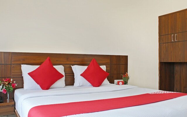 OYO 22692 Flagship Strand Resort