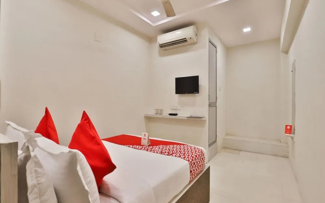 OYO 13598 Chandra Villas