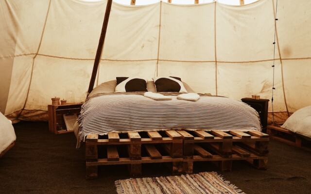 White House on Wye Glamping