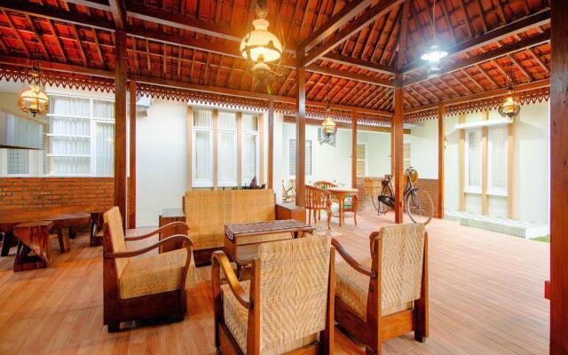 OYO 2010 Dalem Jongke Homestay